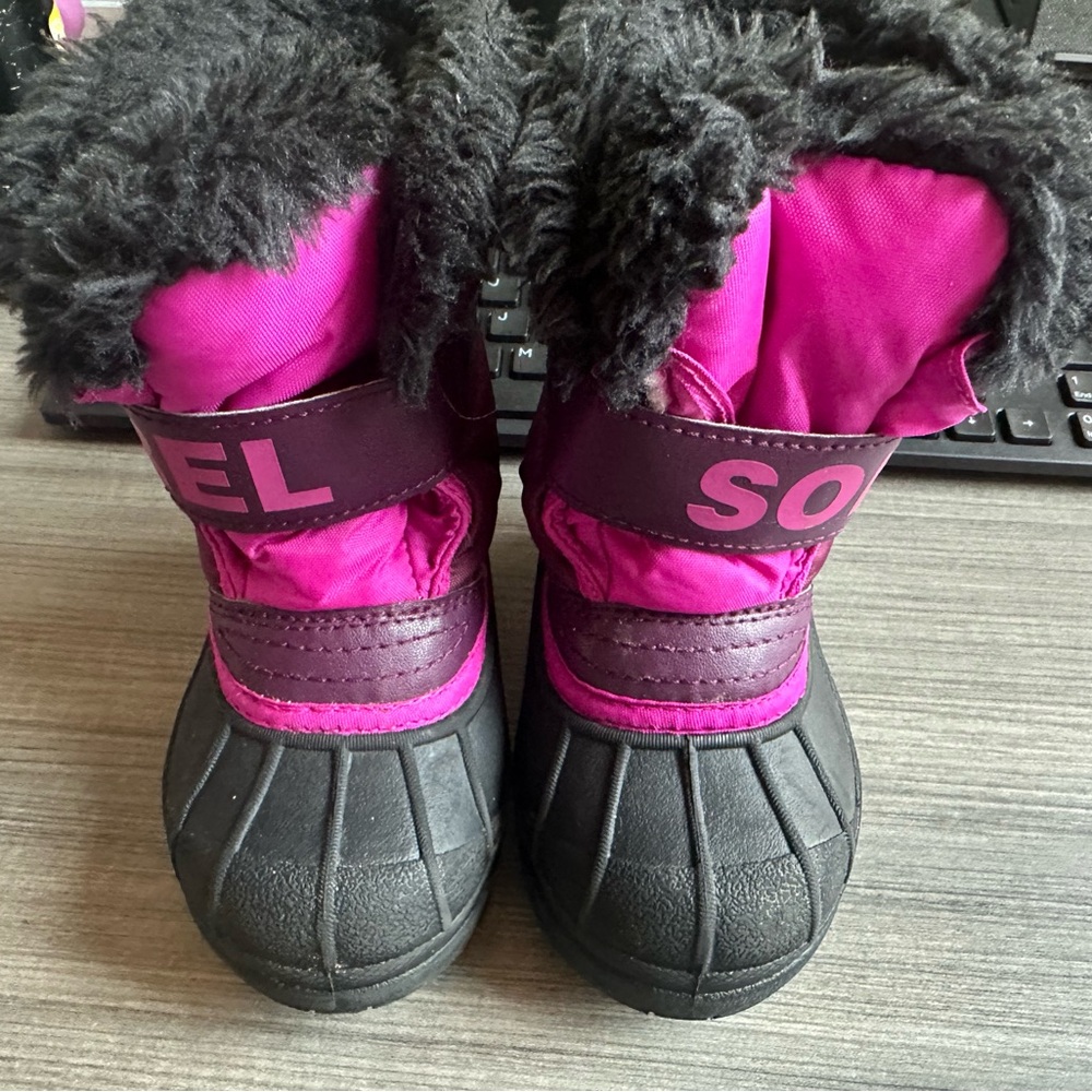 Sorel Kids Boots in Black and Pink